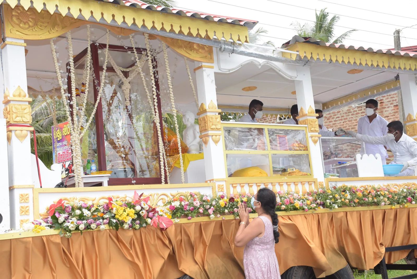 සඳහිරු සෑයේ කොත් වහන්සේ රැගත් පෙරහැර වට්ටාරමට ළඟා වේ