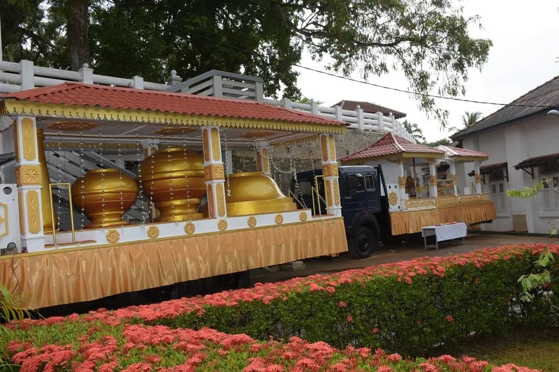 සඳහිරු සෑයේ චුඩා මාණික්‍ය සහ කොත් වහන්සේ කළුතර බෝධි පරිශ්‍රයේ තැන්පත් කෙරේ