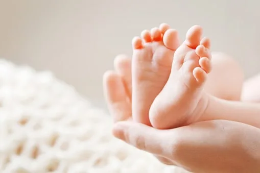 මෙරට මවක් එකවර දරුවන් හයක් ප්‍රසුත කරයි
