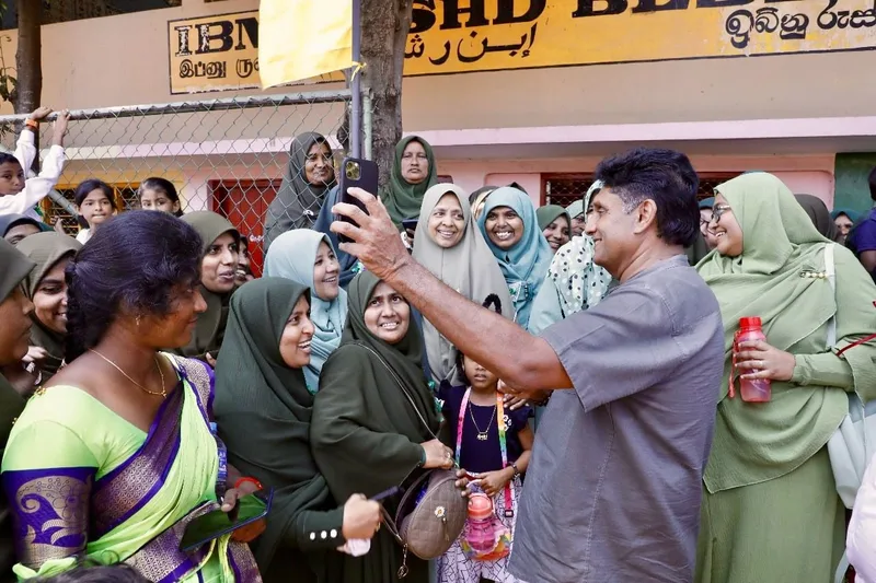 කුහකකමට සක්වල තහනම් කළොත් රටේ පාසල් පද්ධතිය අඩපණ වෙයි