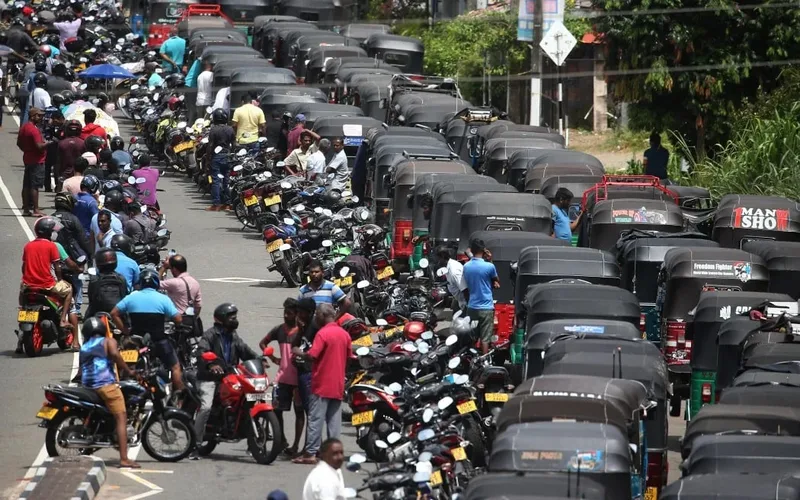 මැදපෙරදිග අර්බුදය අතරේ ලංකාවේ තෙල් භීතියේ ඇත්ත කතාව