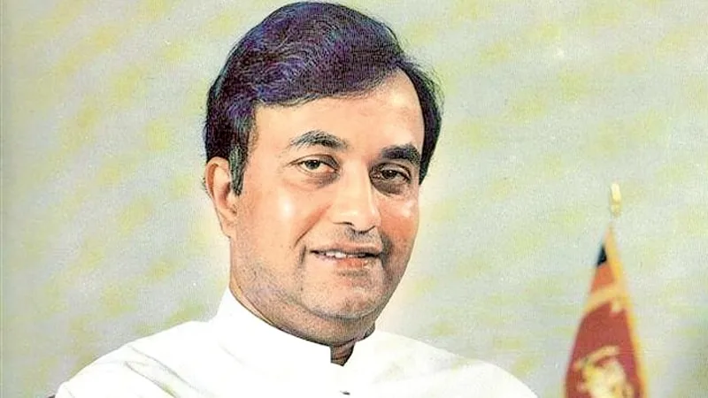 ඉරිදා දිවයින නිරිවත් කෙරේ-නවීන්ගෙන් සැර ප්‍රකාශයක්