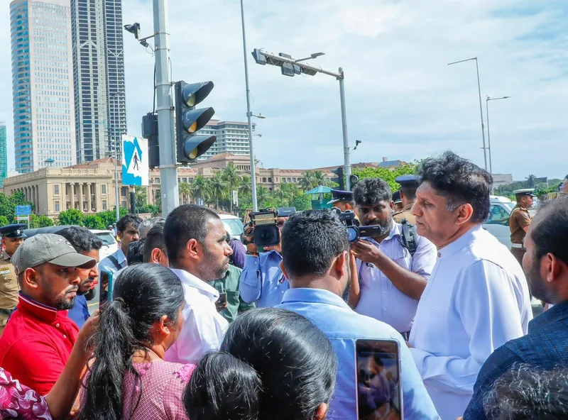 රටට විහිළු සැපෙව්වා ඇති - ගුරු සංවර්ධන නිලධාරීන්ට සහ රැකියා විරහිත උපාධිධාරීන්ට හිමි රැකියා ටික ලබා දෙනු