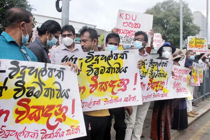 ගුරු-විදුහල්පති ඒකාබද්ධ වෘත්තිය සමිති සන්ධානය විසඳුම් ප්රතික්ෂේප කරයි..!