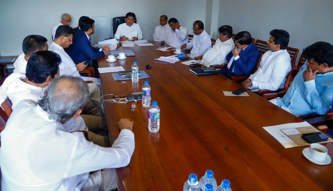 රටේ සෞඛ්ය ගැටලු විසඳන්න විපක්ෂ නායක පෙරමුණ ගනී