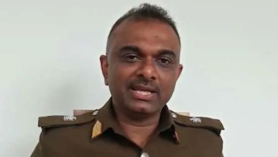පැමිණෙන සංචාරකයින් සෞඛ්ය අංශවල අධීක්ෂණයෙන් තොරයි