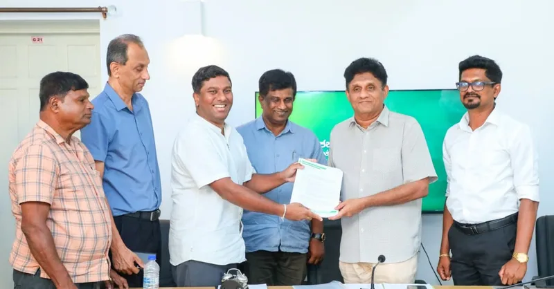 බාල ගල් අඟුරු නිසා උඩ දුවපු බල ශක්ති අර්බුධයට විසඳුම් හොයන්න විපක්ෂ නායක පෙරට එයි