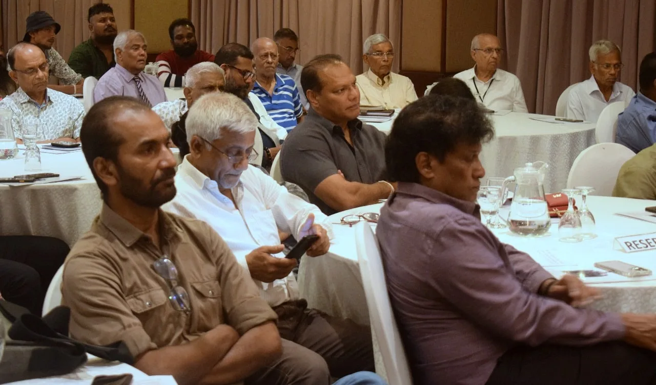 ඒකාධිපති විධායකය අහෝසි කරන්න කරූ එක්ක සියලු දෙන පෙරට එති