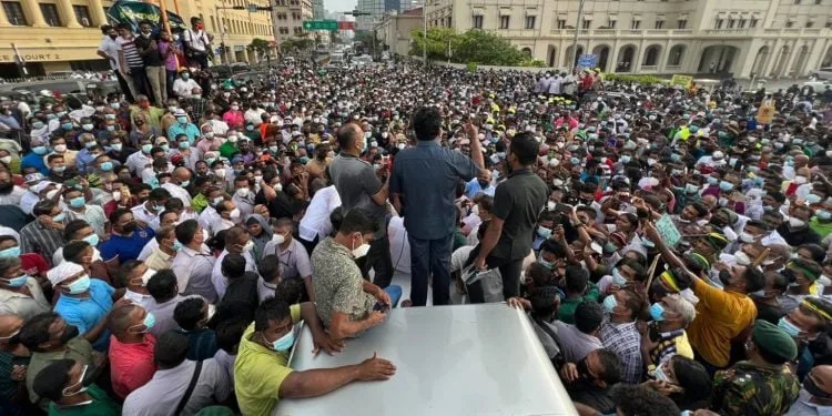විපක්ෂ නායක අත්අඩංගුවට..?