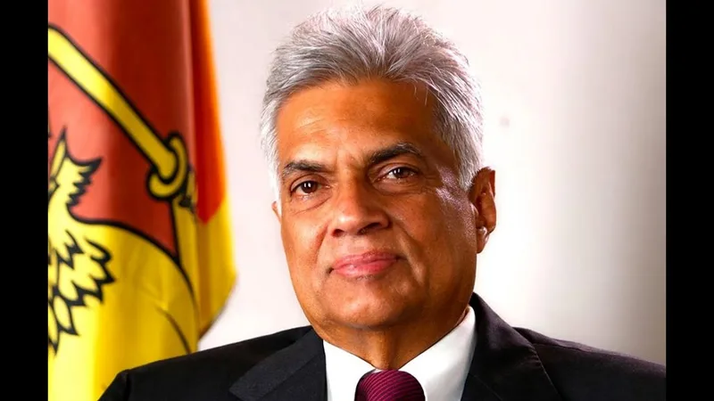 ආණ්ඩුව කැපූ රාජ්‍ය සේව­ක­ දීමනා එජාපය ලබා දෙනවා