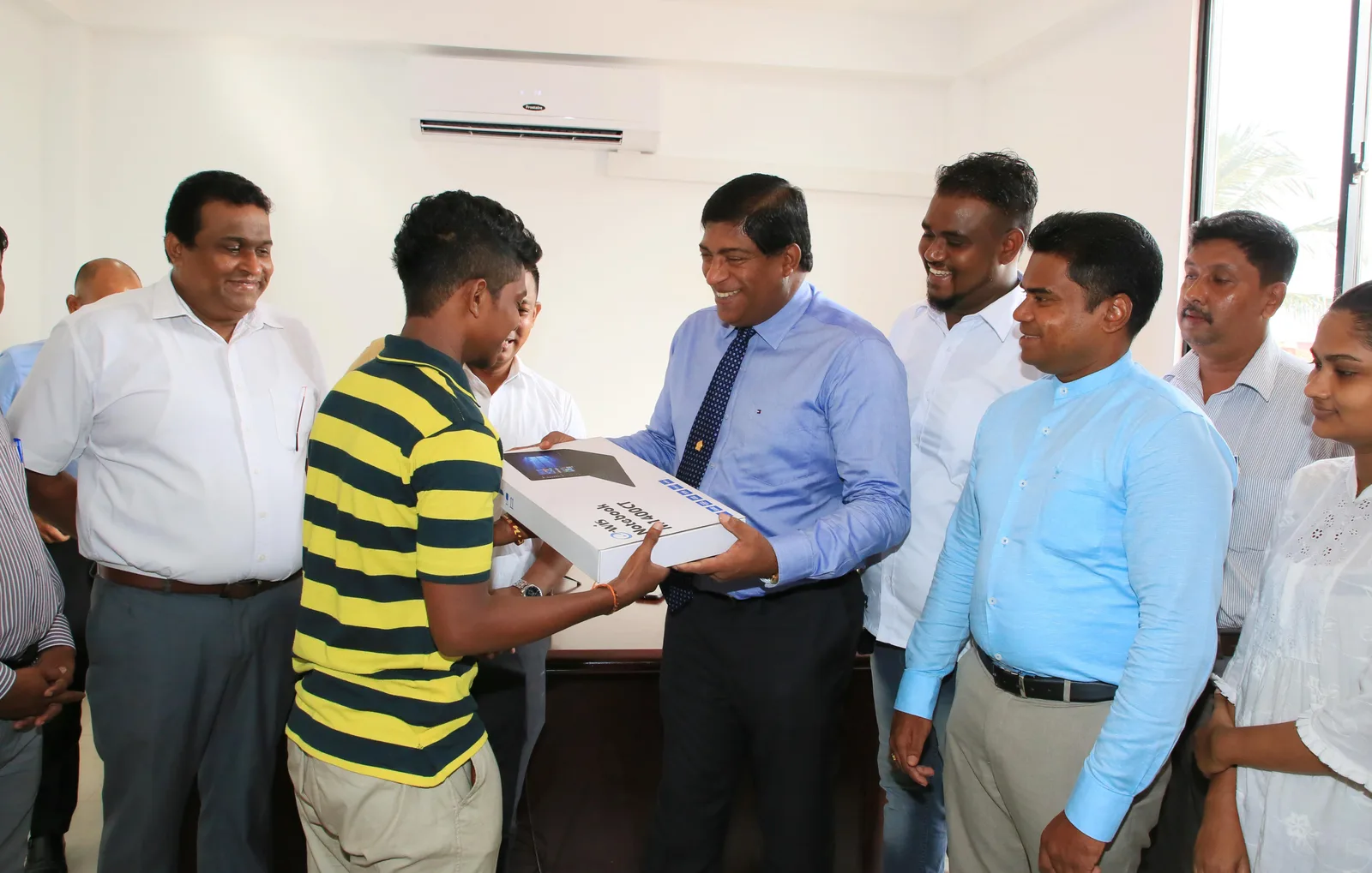 ජනපති සිහින දැකීමට පෙර සාමාන්ය පෙළ ලියනු..!