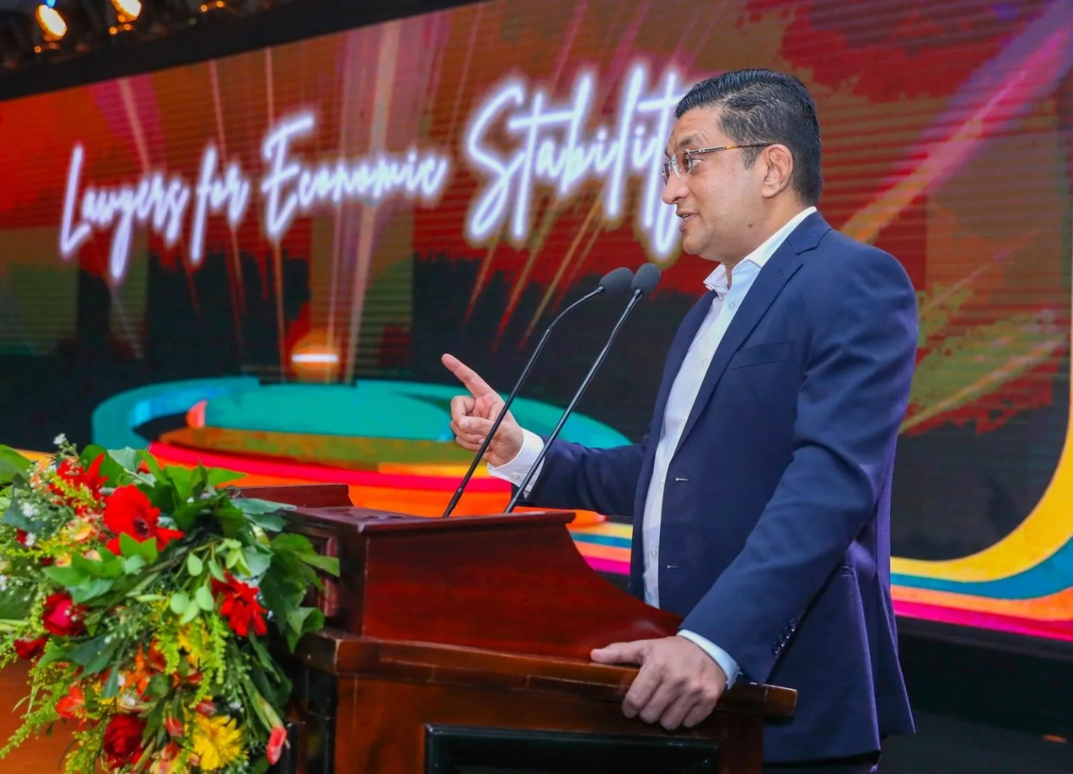 රටේ ආර්ථිකය ඉදිරියට ගෙන යා හැකි හොඳම කණ්ඩායමයි මා සමගයි