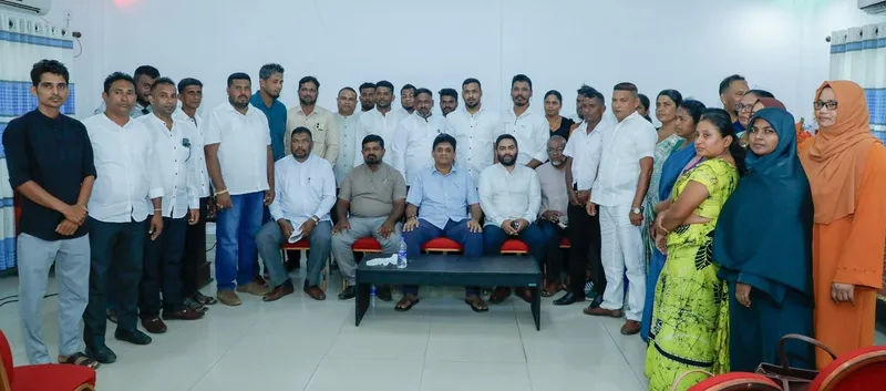 සජිත් ත්රිකුණාමල දිස්ත්රික් පළාත් පාලන මන්ත්රීන් හමුවෙයි