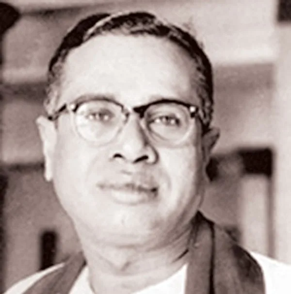 සී පී ද සිල්වා වූ සිය දෙවැනි නායකයාගේ නම මකා දැමු ශ්රීලනිපයේ ගුණමකුකම