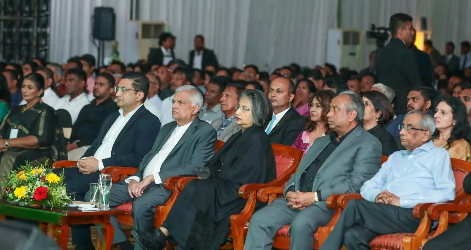රටේ ආර්ථිකය ඉදිරියට ගෙන යා හැකි හොඳම කණ්ඩායමයි මා සමගයි