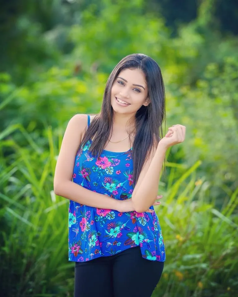 ෂෙහානි බොලිවුඩ් වීඩියෝවකට..!