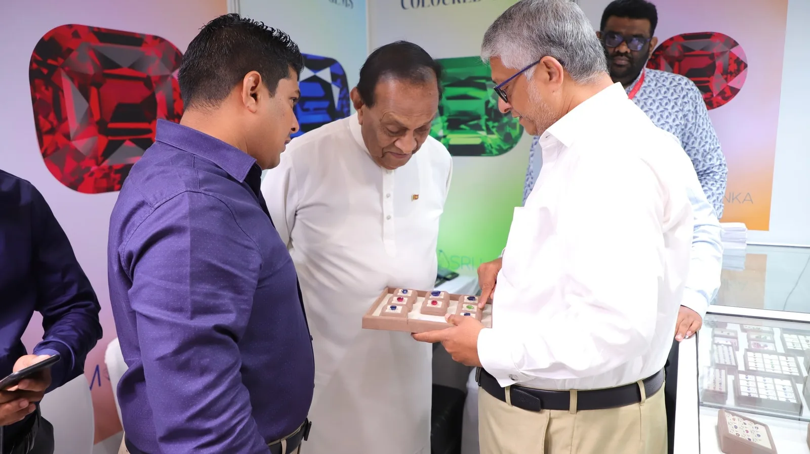 - ජෙම් ශ්රී ලංකා - ප්රදර්ශණය සඳහා ආරාධිතය ලෙස කරූ ජයසූරිය මහතා එක් වෙයි