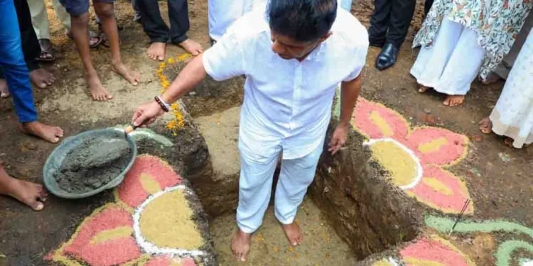 විපක්ෂ නායක-හිටපු කතානායක සහ එජාප උප සභාපති එකට එක් වෙති