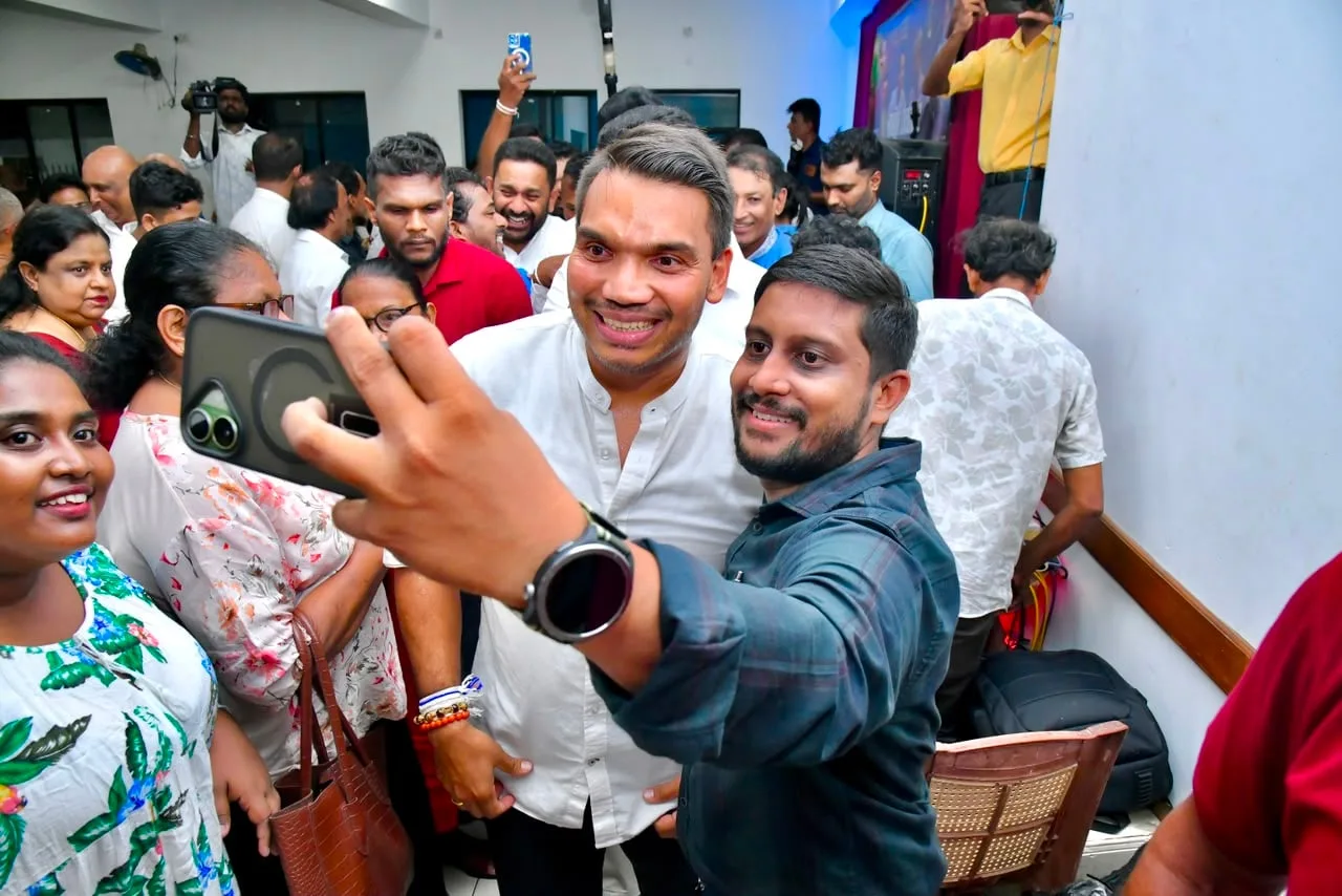 අධිකරණ ඇමතිවරයා බන්ධනාගාර සිද්ධිය දකින්නේ Social Media හරහා..!