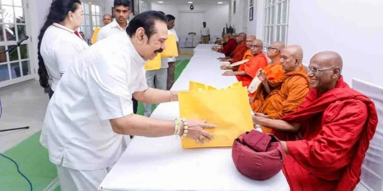 මහින්දගේ 80ට කාල්ටන් ගෙදර දානයක්..!