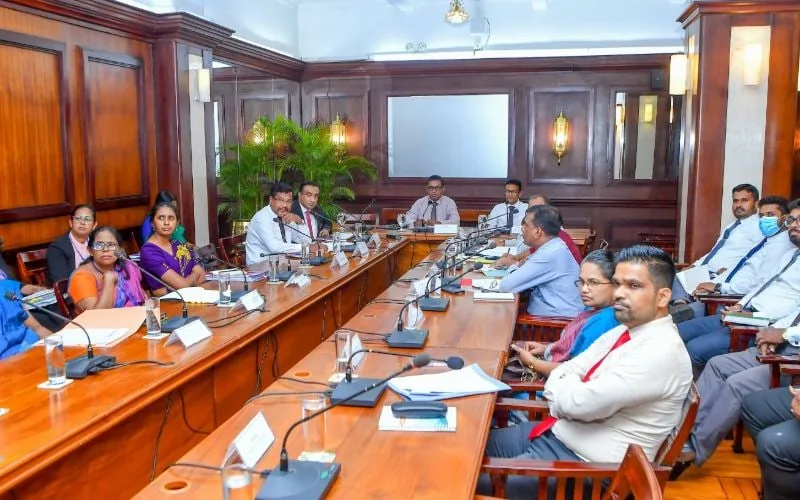 දිට්වා සුළි කුණාටුවෙන් හානි වූ සමාජ යටිතල පහසුකම් ප්රතිසංස්කරණ කටයුතුවල ප්රගතිය විමසා බැලේ
