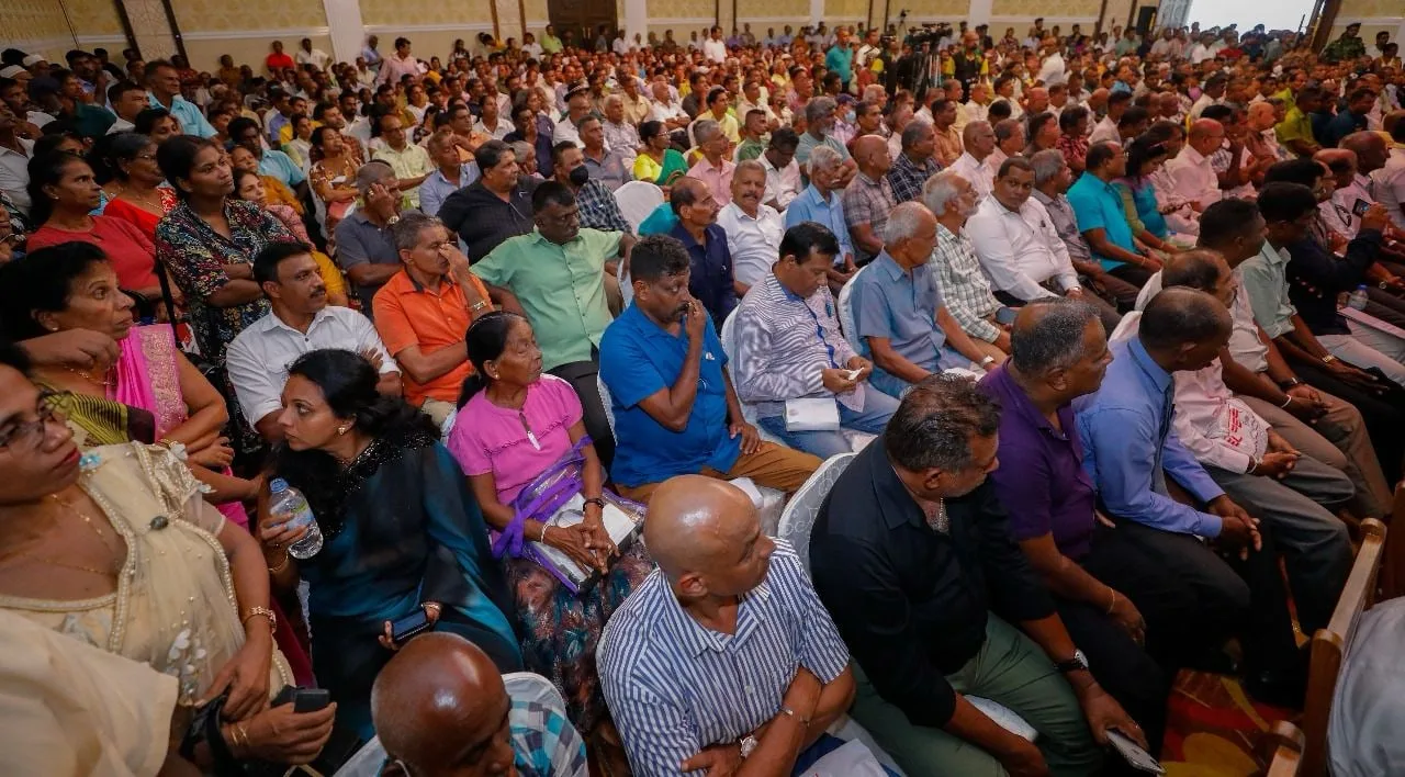 ආර්ථික ත්‍රස්තවාදයෙන් මව්බිම බේරා ගැනීමට පෙරට එනු