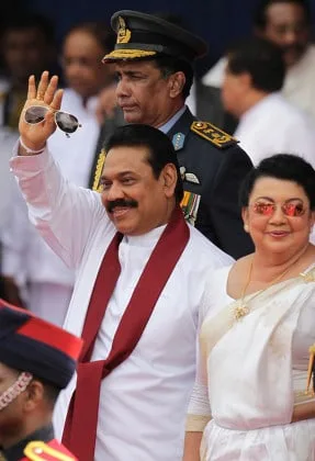 Navy House වෙත හෙළිකොප්ටරයකින් ආවේ කවුද..?