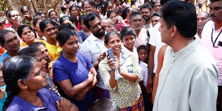 ජනතාව වහල්භාවයෙන් සහ දුප්පත්කමේ මර උගුලෙන් ගළවා ගන්නවා