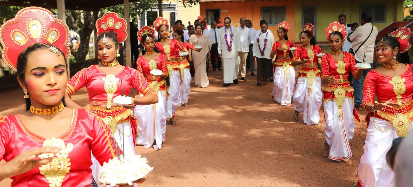 විභාගය පමණක් නොව සමාජ ජීවිතයත් ජය ගත යුතුයි