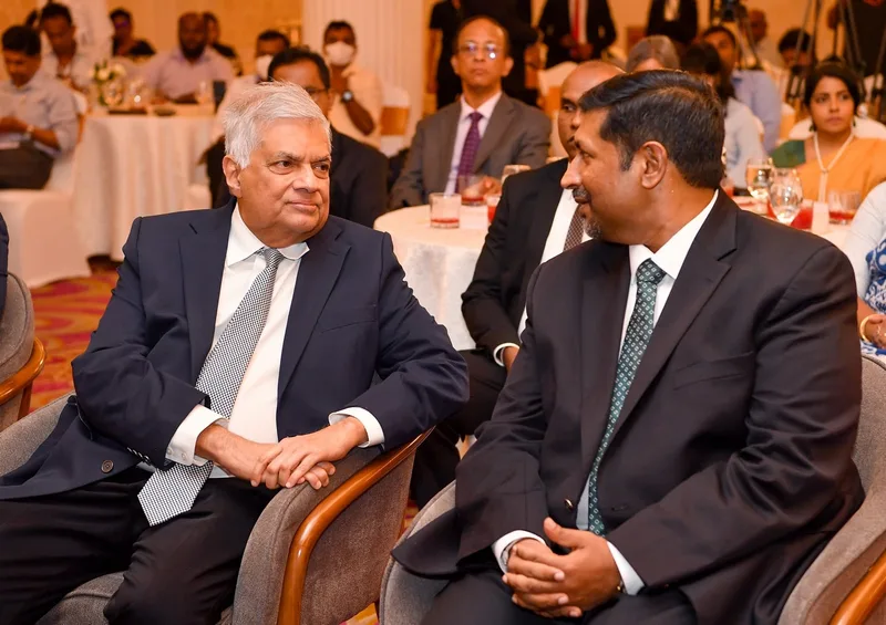 රුවන් ප්‍රධාන එජාප කළමනාකරණ කමිටුවට ජනපති දෙහි කපයි