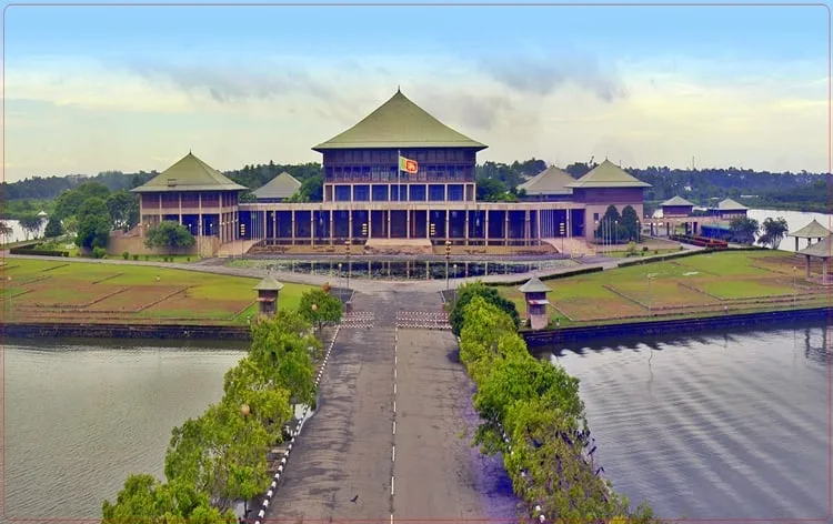 ආණ්ඩු පෙරළියක් ගැන බිය නොවී පාර්ලිමේන්තුව යළි කැඳ වනු