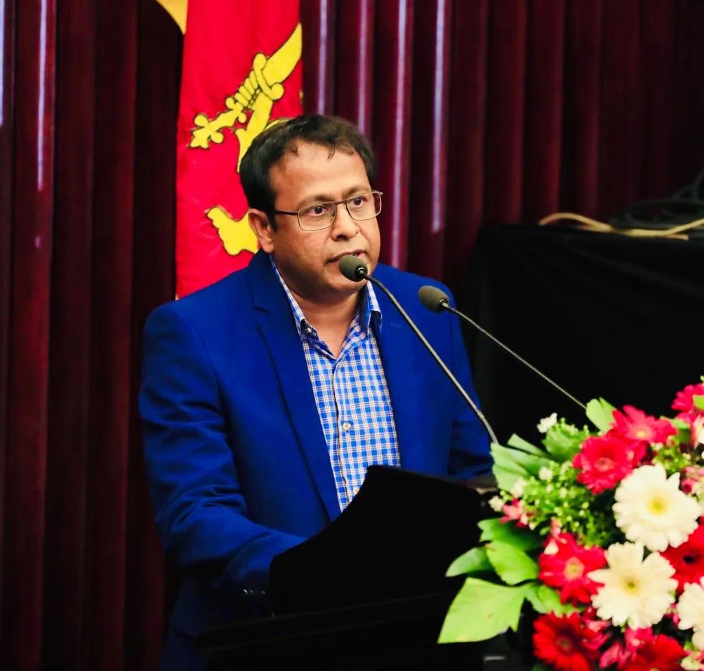 කරූ කෘතහස්ථ රාජ්ය තාන්ත්රිකයෙකු විනා දේශපාලකයෙකු නොවේ