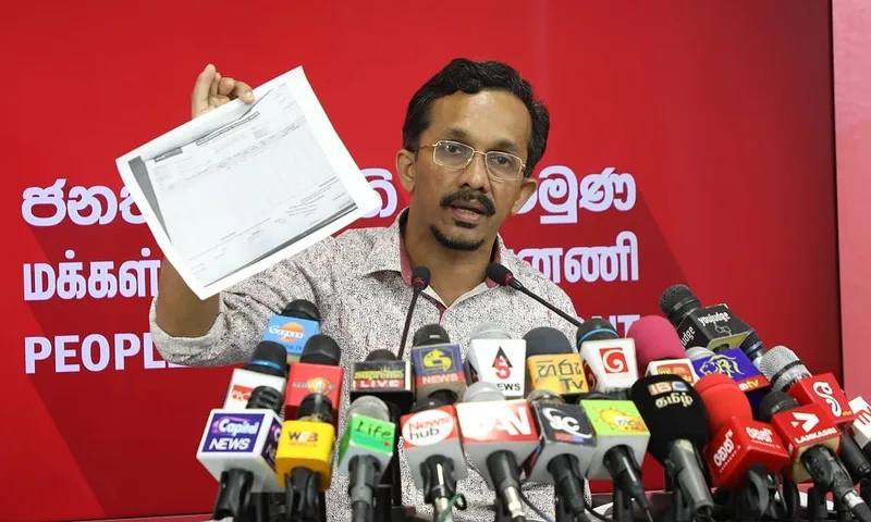 ජාවාරම්කරුවෝ ඇමතිවරුන්ට එකතු වෙලා ජනතා සහන අතරමැදින් කොල්ල කනවා