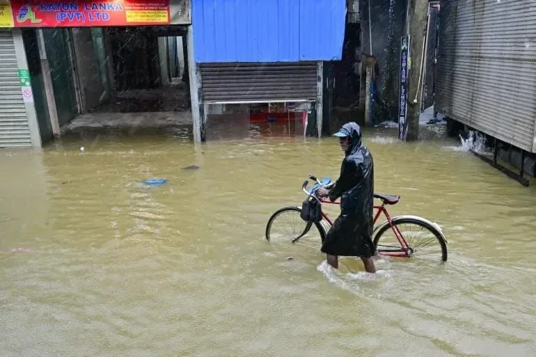 ගංවතුරත් සමඟ අපි අමතක කරන ආර්ථිකය