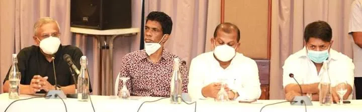 සරසවි ප්රජාවගෙන් කරූට මල් මිටක්..!