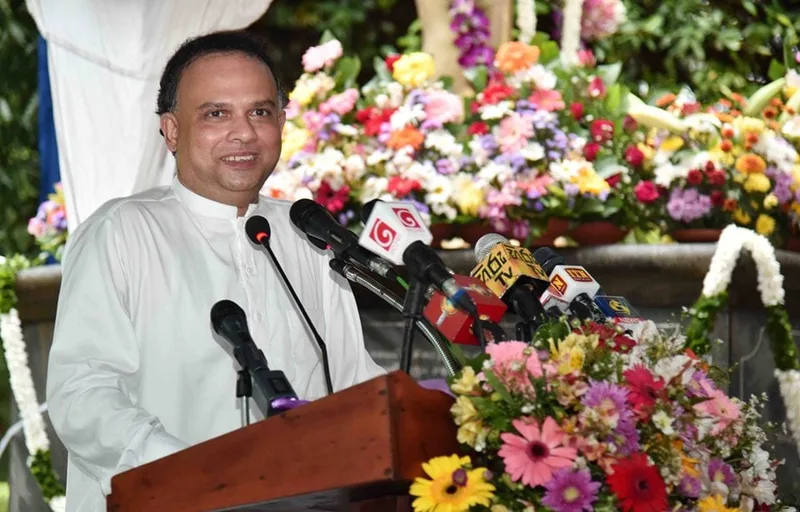 වැවිලි ඇමතිට එරෙහි හිරු-දෙරණ ජඩ මාධ්ය භාවිතය මාධ්යවේදියෝ හෙළා දකිති