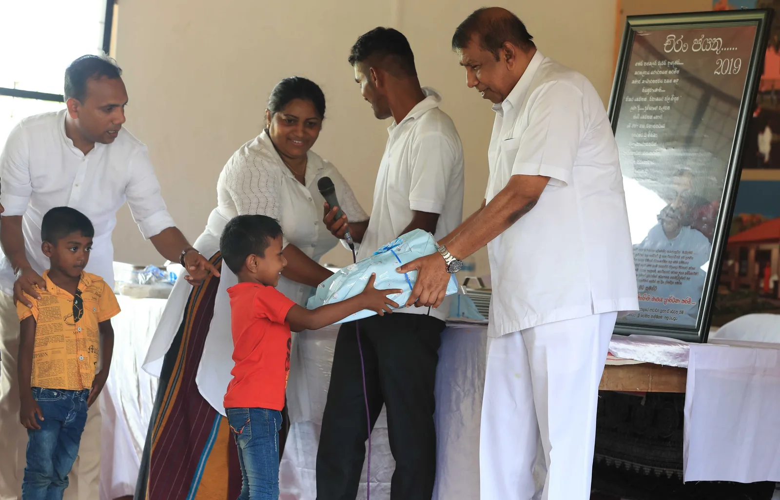 රටට හැමදාමත් ආදර්ශම දෙන කතානායක සිය උපන් දිනයේදී දුන් ආදර්ශය මෙන්න..!