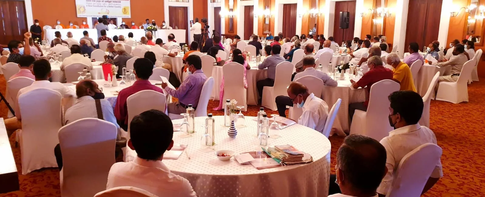 සම්මා සතියෙන් යුතුව සියලු දෙනා එකට එක් විය යුතුයි