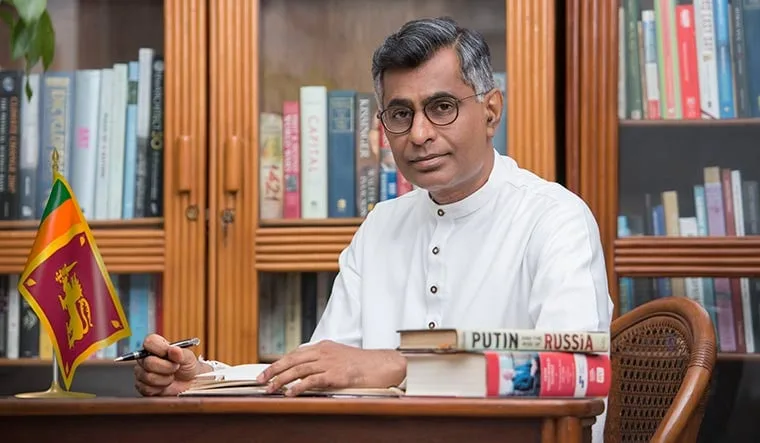 පාඨලී චම්පික නම් ආණ්ඩුවට යන්නෙම නැහැලු