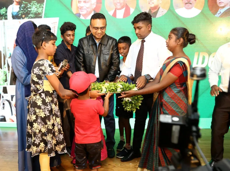 මනුෂ එක්ක ඉතිහාසගත වන නුවරඑළියට කාර්යාලයක් ලබා ගත් පුංචි දරුවෝ