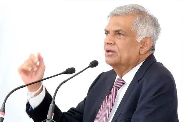 අභිනව ජනපති පාර්ලිමේන්තුවට.