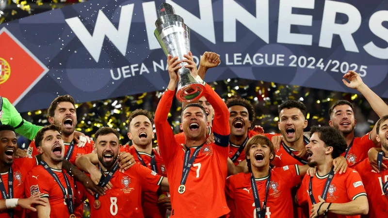 Nations League පාපන්දු කිරුළ පෘතුගාලයට දිනා දුන් අවු 40 තරුණයා