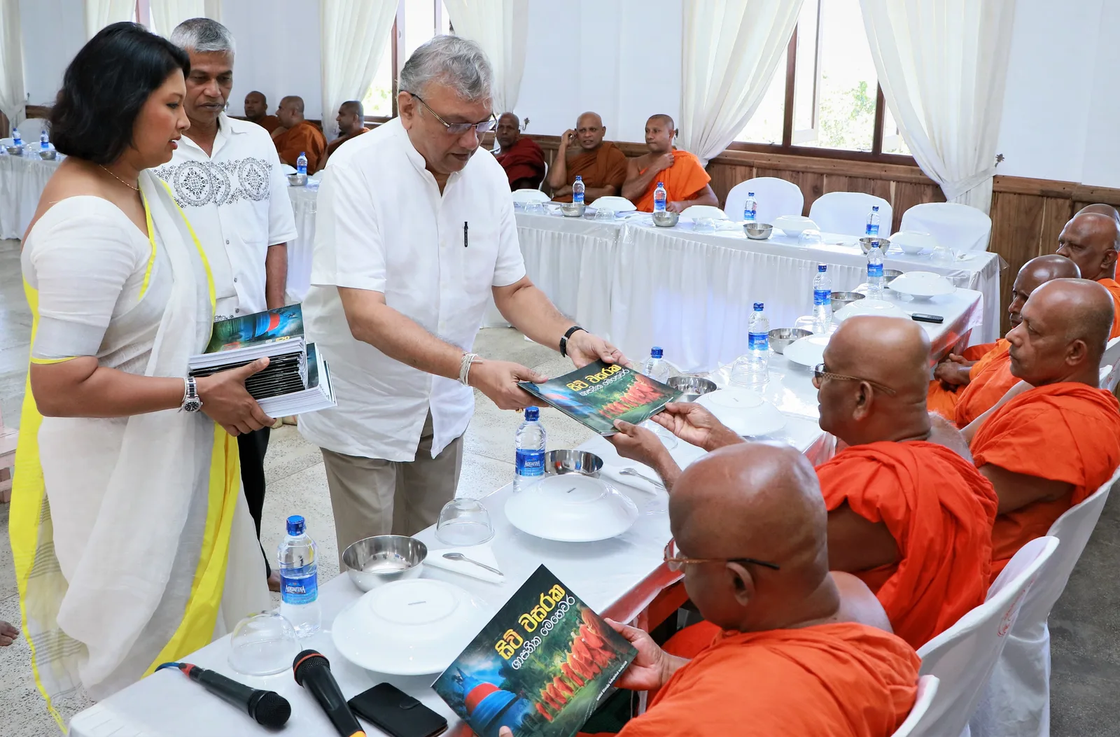 දින සියයටම ආණ්ඩුවෙන් මිනිස්සුන්ට ලැබුණේ රුපියල් පහයි