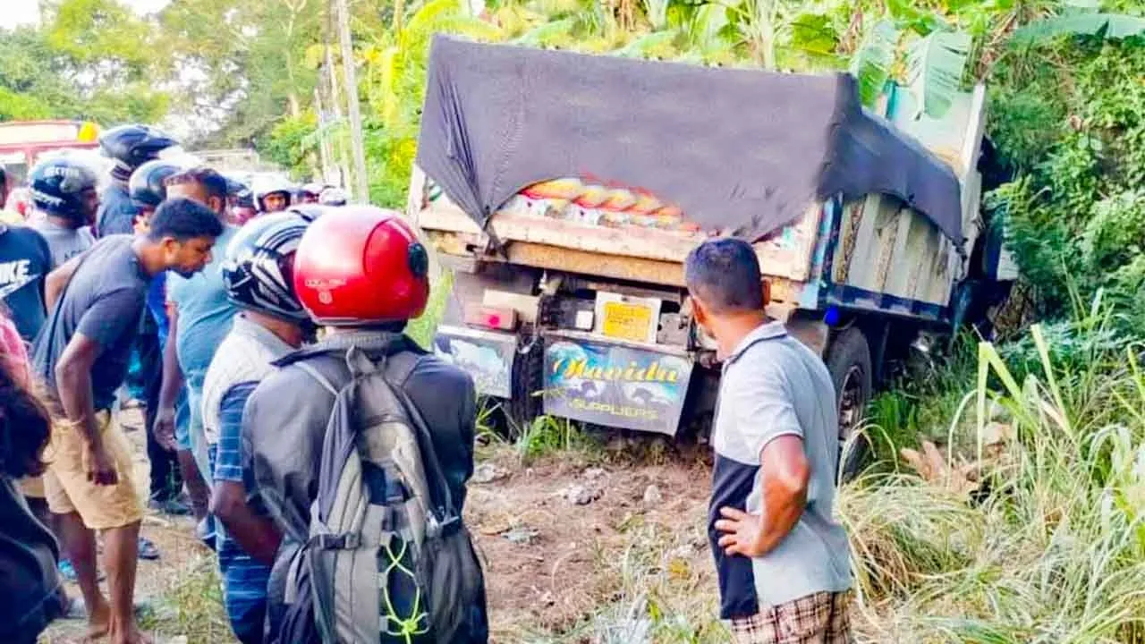 පාසල් යන මඟ මරු කැඳවූ අනතුර