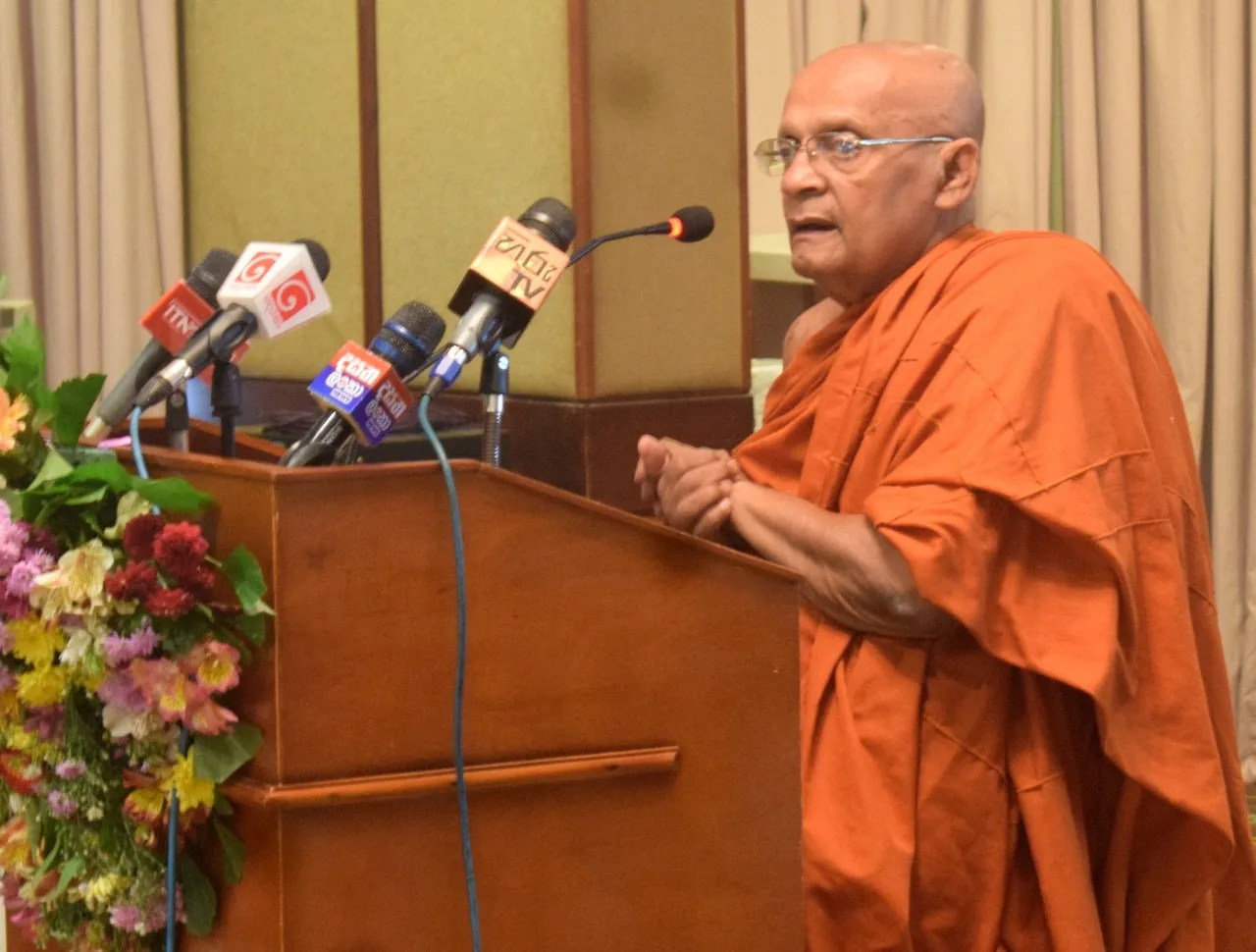 ඒකාධිපති විධායකය අහෝසි කරන්න කරූ එක්ක සියලු දෙන පෙරට එති