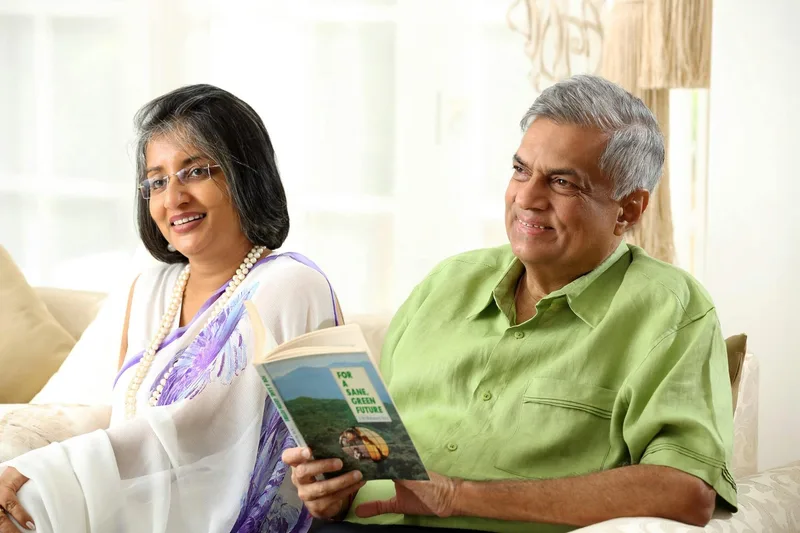 ආණ්ඩු විරෝධී රැලියට පොල්ල තබා රනිල් ඉන්දියාවට පනී