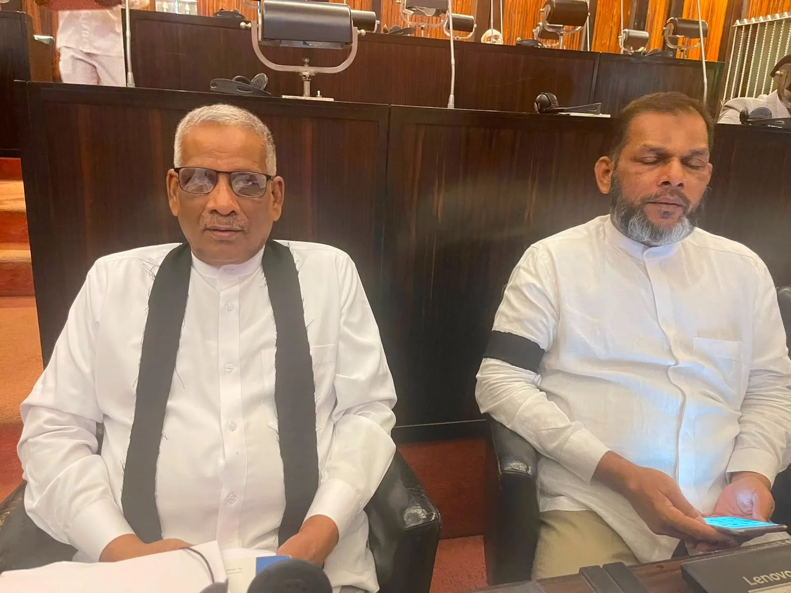ජීවිතක්ෂයට පත් මිනිස් ජිවිත වෙනුවෙන් විපක්ෂය පාර්ලිමේන්තුවේ විරෝධතාවයක
