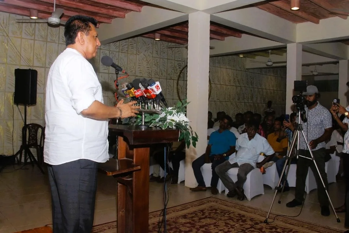 මහාචාර්ය චරිත හේරත් මහතා සජබයට