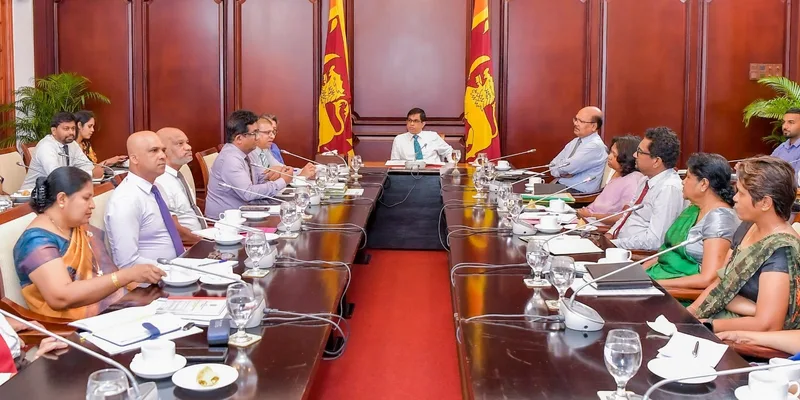 - ක්ලීන් ශ්රී ලංකා - යටතේ පාරිභෝගික අයිතිවාසිකම් සුරැකීමට වැඩසටහනක්
