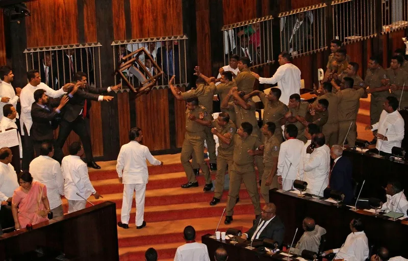 සාම්ප්රදයික දේශපාලනයේ දෙවැනි ඉනිම ඇරඹේ..!